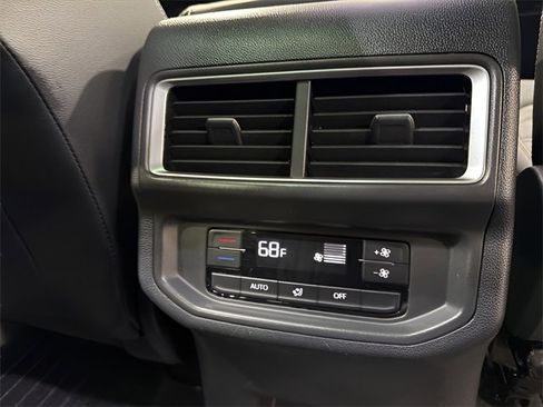 Used 2024 Volkswagen Atlas SE w/ Panoramic Sunroof Package image 35