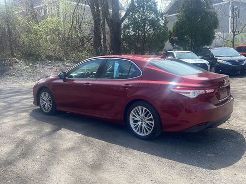 Used 2020 Toyota Camry XLE image 6