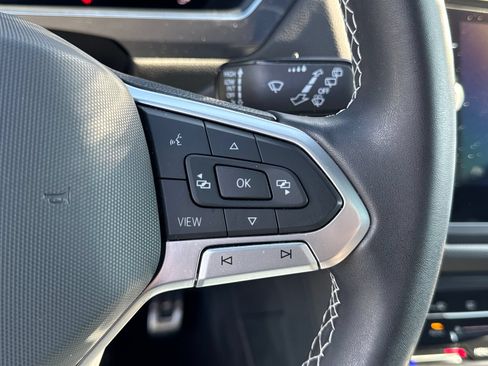 Certified 2023 Volkswagen Tiguan SE R-Line FWD image 33