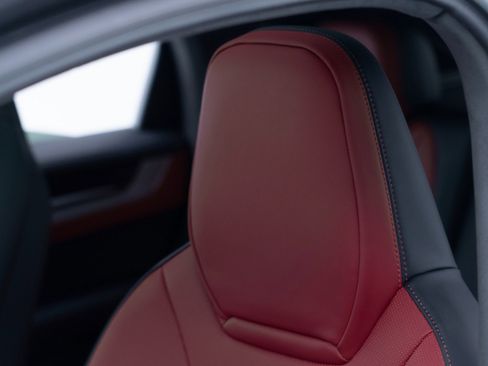 Used 2025 Porsche Cayenne GTS image 19