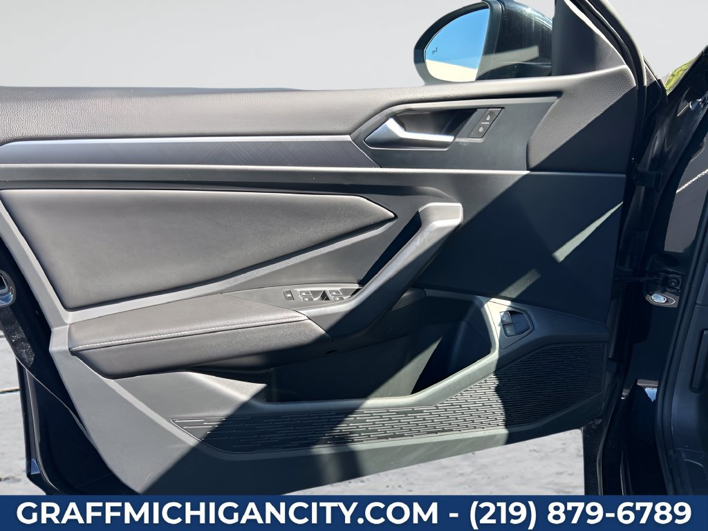 Used 2024 Volkswagen Jetta SE FWD image 9