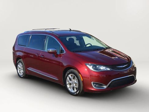 Used 2019 Chrysler Pacifica Limited image 5