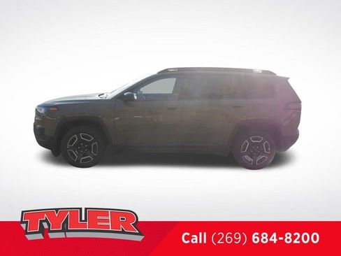 New 2026 Jeep Cherokee Laredo AWD/4WD image 4
