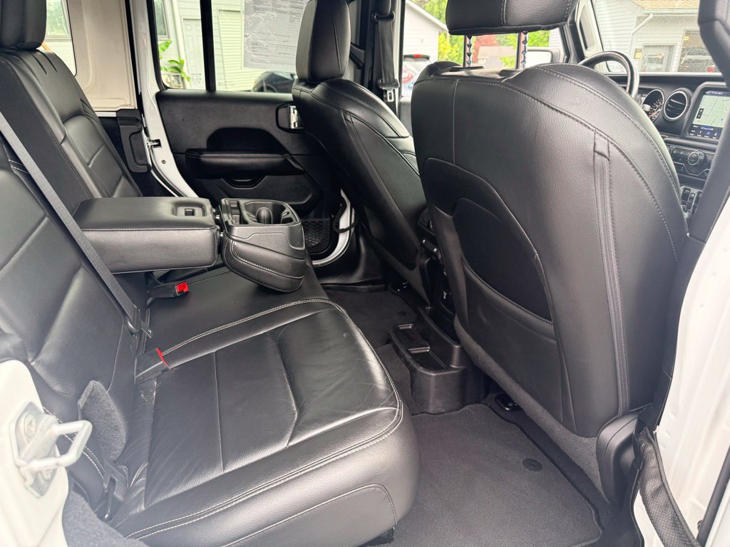 Used 2018 Jeep Wrangler Unlimited Sahara w/ Uconnect 4C Nav & Sound Group AWD/4WD image 30
