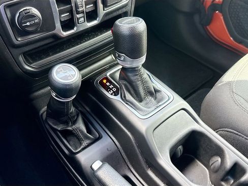 Used 2023 Jeep Gladiator Sport image 18