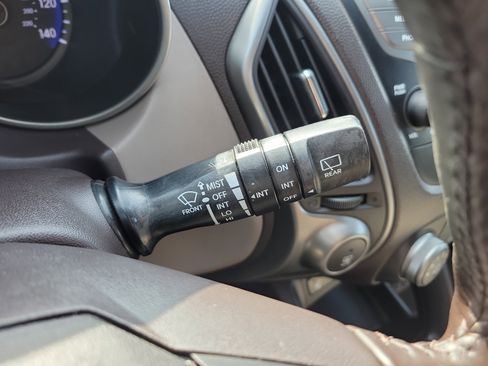 Used 2015 Hyundai Tucson SE AWD/4WD image 29