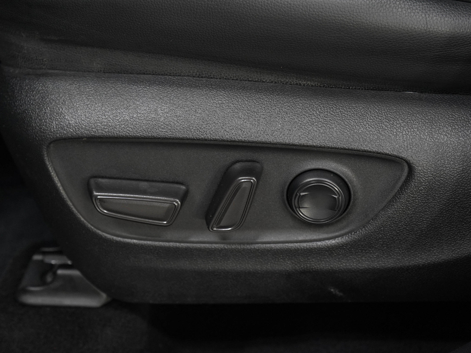 Used 2020 Toyota Highlander XLE AWD/4WD image 24