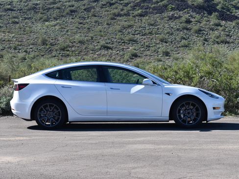 Used 2018 Tesla Model 3 Long Range image 8