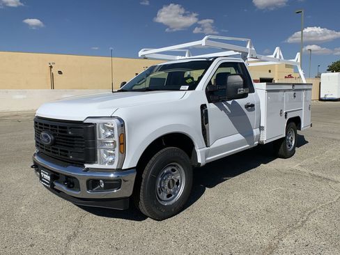 New 2026 Ford F250 XL w/ XL Chrome Package image 4