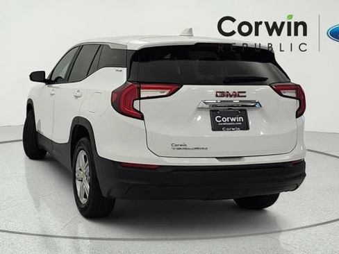Used 2024 GMC Terrain SLE FWD image 4
