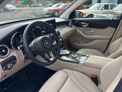 Used 2019 Mercedes-Benz GLC 300 w/ Premium Package image 13