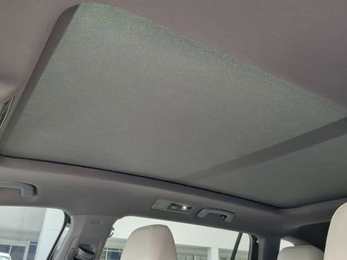 Certified 2023 Volkswagen Tiguan SE R-Line image 20