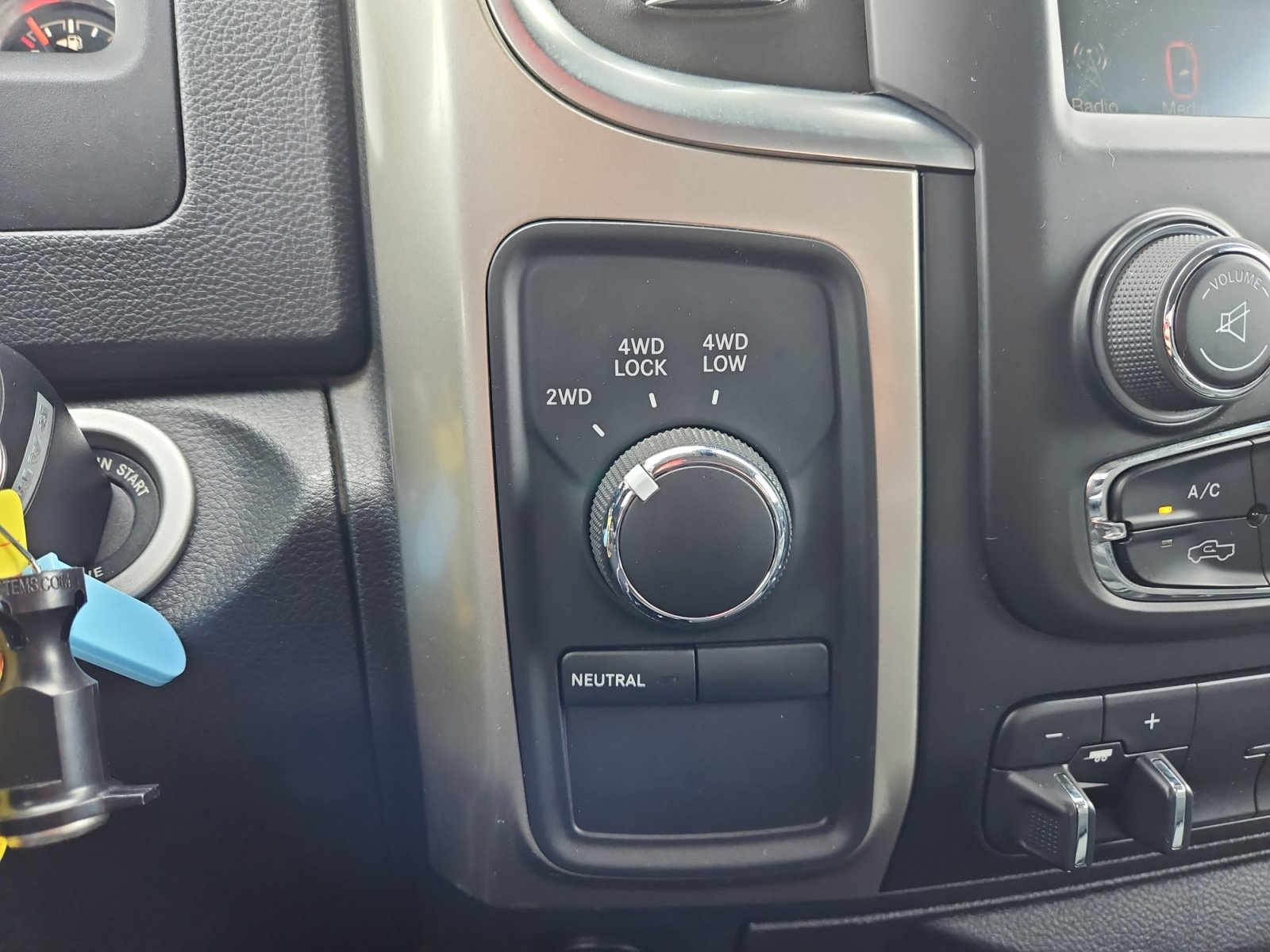 Used 2016 RAM 2500 SLT w/ Comfort Group AWD/4WD image 22