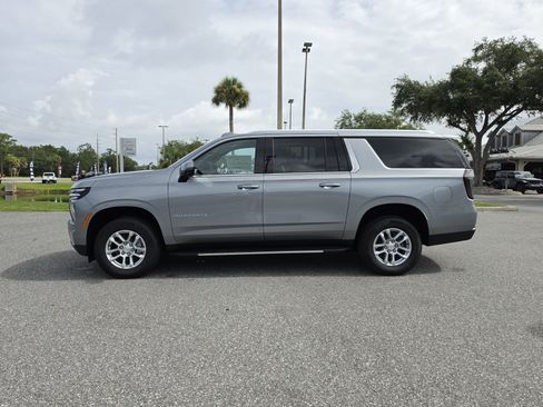 New 2026 Chevrolet Suburban LT w/ Comfort Package AWD/4WD image 9