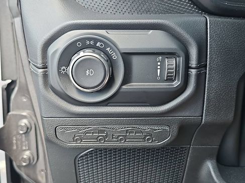 Used 2025 Jeep Wrangler Unlimited Rubicon AWD/4WD image 32