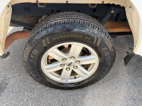 Used 2022 Ford F150 XL w/ Trailer Tow Package RWD image 9