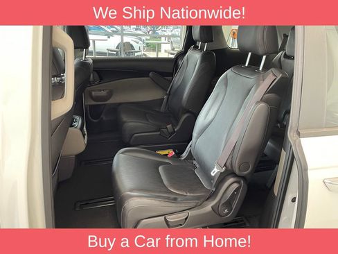 Used 2025 Kia Carnival FWD image 10
