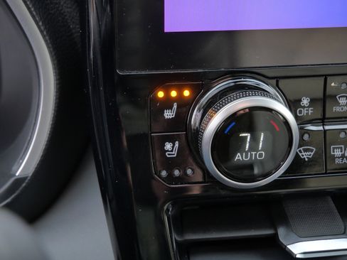 Used 2023 Toyota Highlander Limited image 30