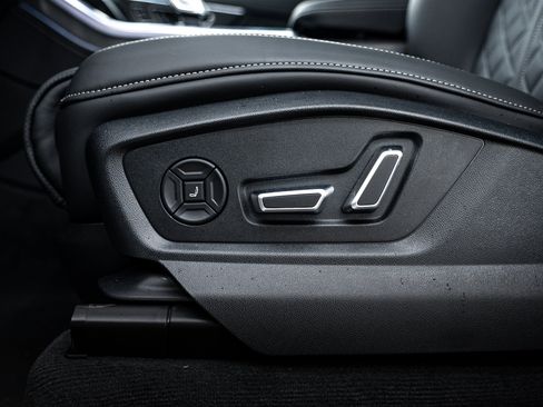 New 2026 Audi SQ7 Prestige image 14