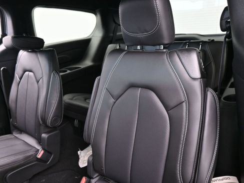New 2026 Chrysler Pacifica Select image 27