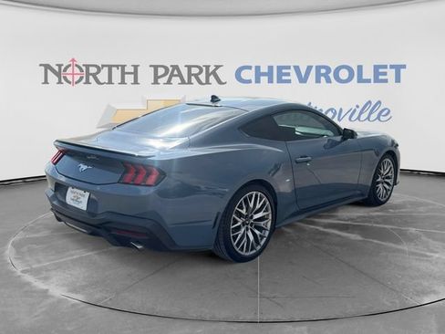 Used 2025 Ford Mustang Premium RWD image 3