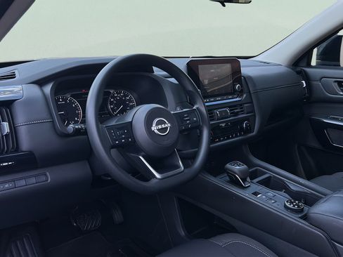 Used 2025 Nissan Pathfinder S AWD/4WD image 13