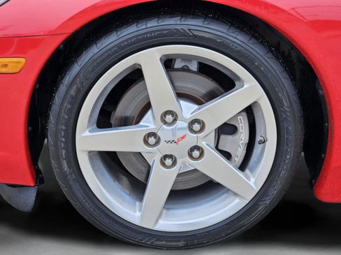 Used 2005 Chevrolet Corvette Convertible w/ Preferred Equipment Group image 32