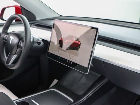 Used 2023 Tesla Model Y AWD image 23