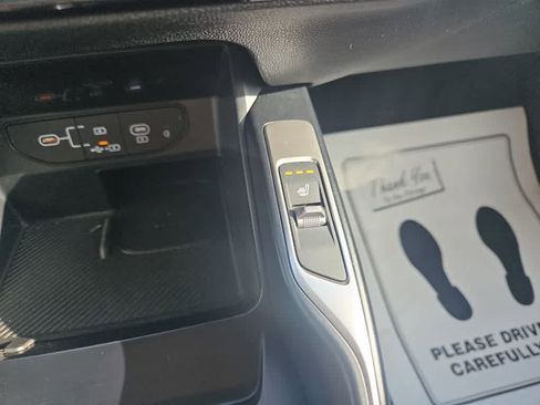 Used 2024 Kia Sorento S image 27