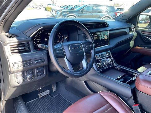 Used 2023 GMC Yukon Denali Ultimate image 18