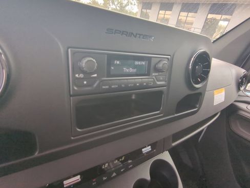 Used 2025 Mercedes-Benz Sprinter 2500 image 5