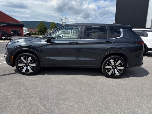 Used 2025 Mitsubishi Outlander SE AWD/4WD image 7