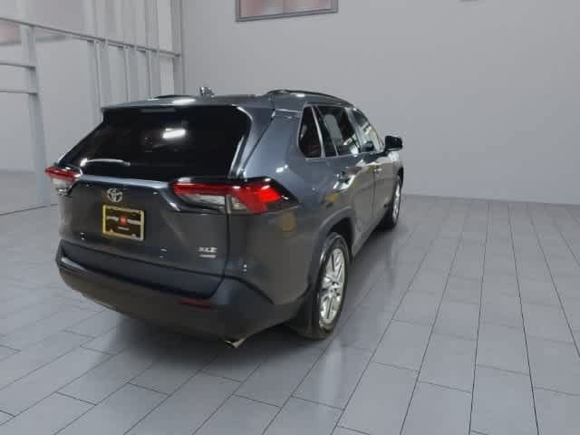 Used 2021 Toyota RAV4 XLE Premium AWD/4WD image 8