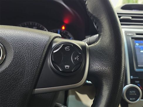 Used 2014 Toyota Camry XLE image 19