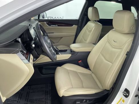 Used 2018 Cadillac XT5 Luxury w/ Driver Awareness Package AWD/4WD image 19