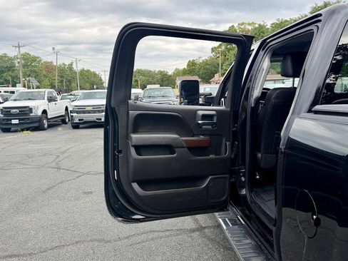 Used 2017 GMC Sierra 2500 SLT w/ Duramax Plus Package AWD/4WD image 16