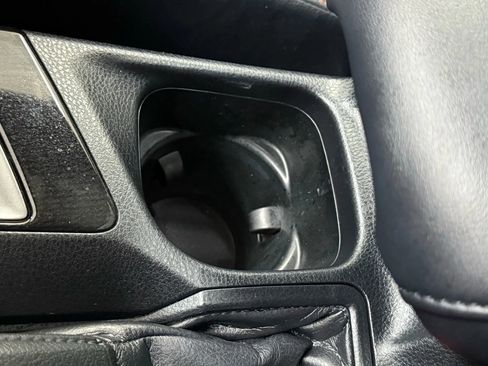 Used 2017 Toyota RAV4 SE image 27