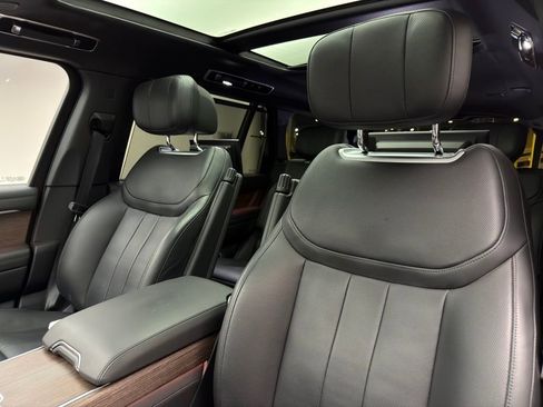 Used 2024 Land Rover Range Rover Long Wheelbase Autobiography image 11