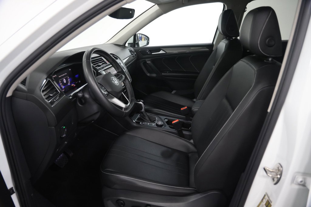 Used 2023 Volkswagen Tiguan SE w/ Panoramic Sunroof Package AWD/4WD image 19