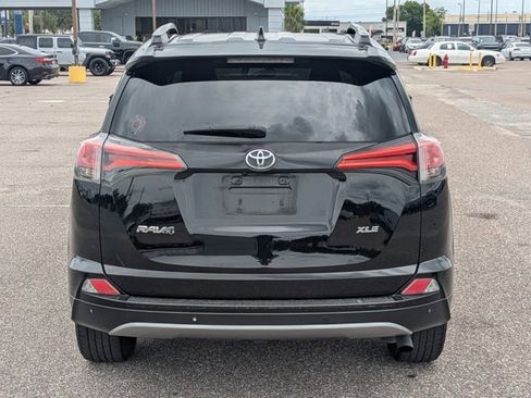 Used 2017 Toyota RAV4 XLE FWD image 6