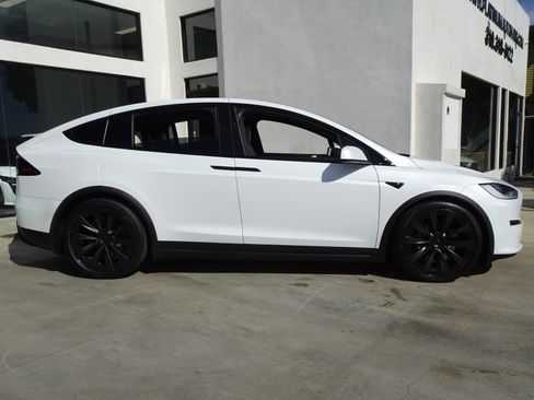 Used 2023 Tesla Model X image 10