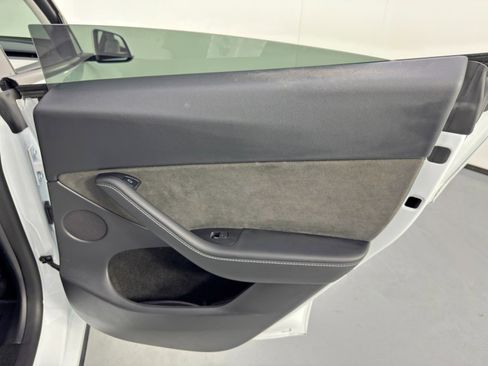 Used 2023 Tesla Model Y Performance image 46