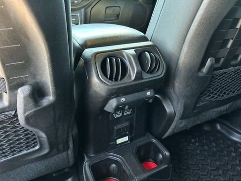 Used 2019 Jeep Wrangler Unlimited Rubicon w/ Cold Weather Group AWD/4WD image 21