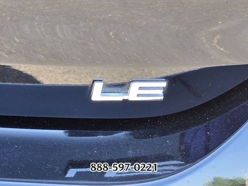 Used 2021 Toyota Highlander LE FWD image 15