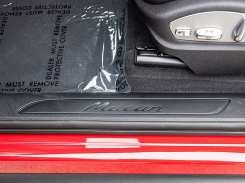 Certified 2026 Porsche Macan AWD/4WD image 29