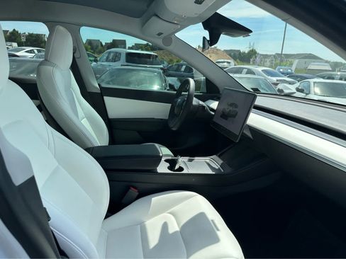 Used 2022 Tesla Model Y Long Range AWD/4WD image 10