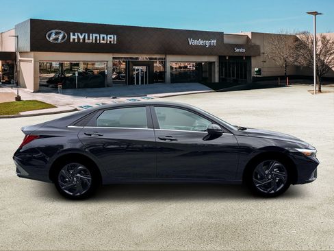 New 2026 Hyundai Elantra SEL Sport FWD image 9