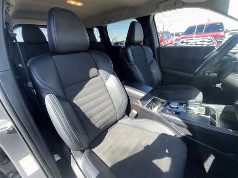 Used 2024 Mitsubishi Outlander SE image 14