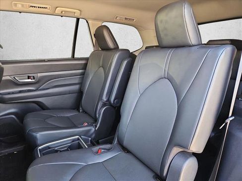 Used 2025 Toyota Grand Highlander FWD image 18