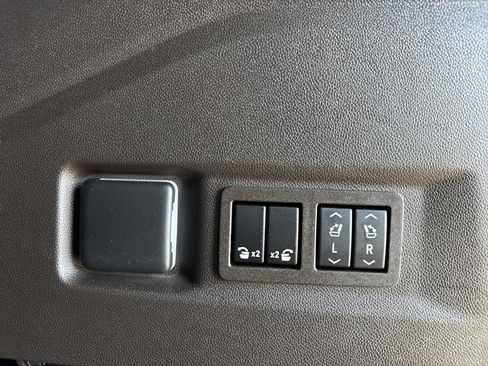 Used 2023 GMC Yukon Denali w/ Denali Reserve Package image 40